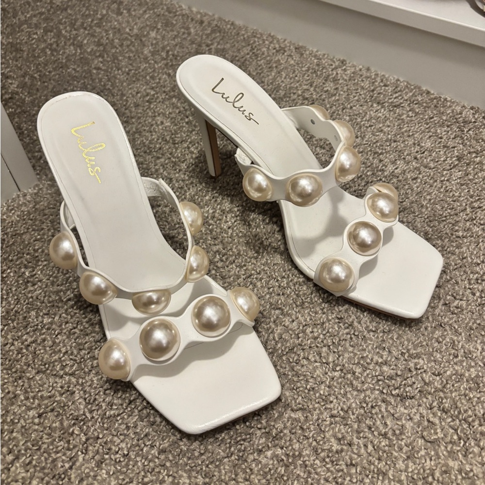 White faux pearl heel